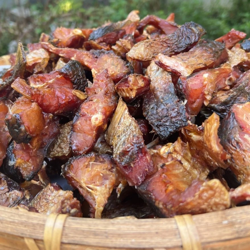 谭爹爹腊草鱼湖南攸县本地草鱼柴火烟熏精选原料