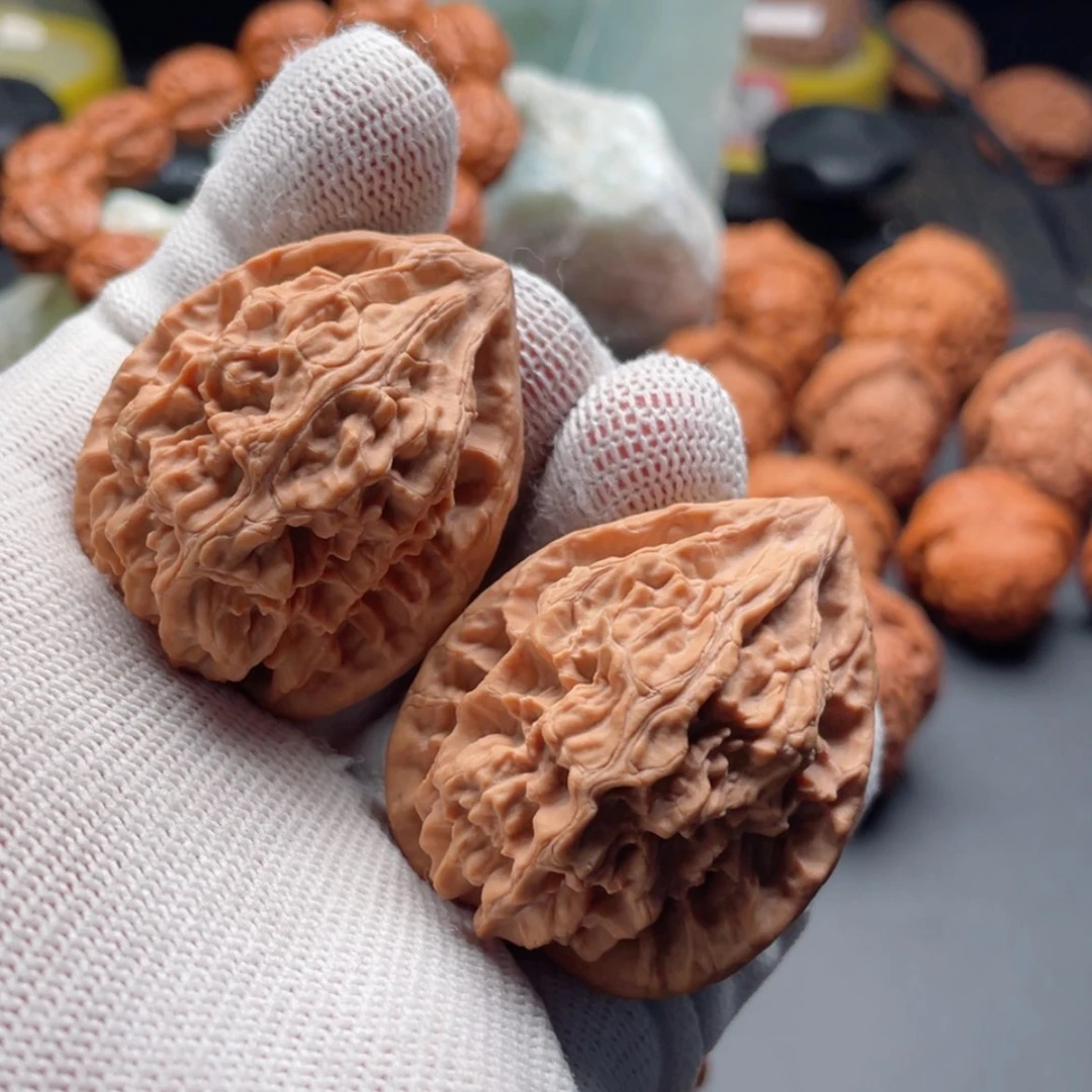 【闪购商品】文玩核桃吊坠热****生36十三陵鸡心