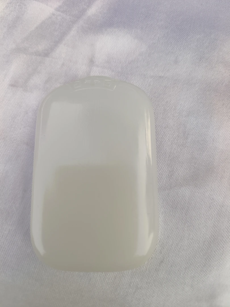 白玉无事牌色泽鲜艳