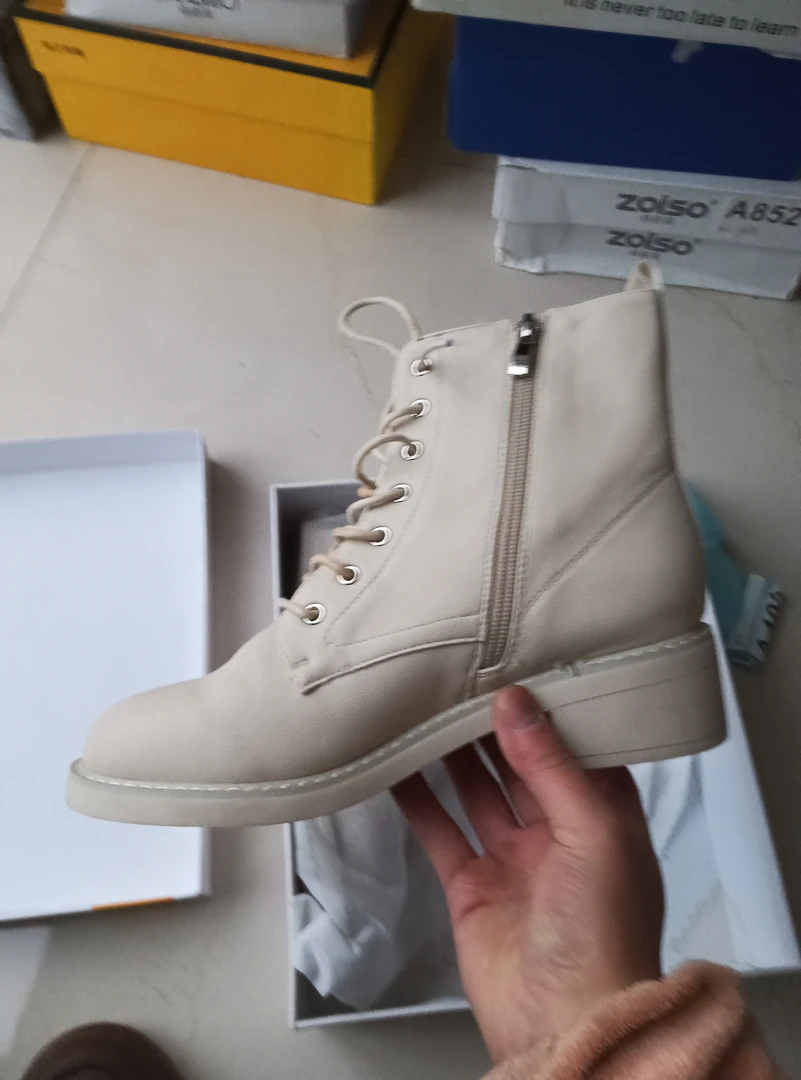 新款5742时尚高端马丁短靴女