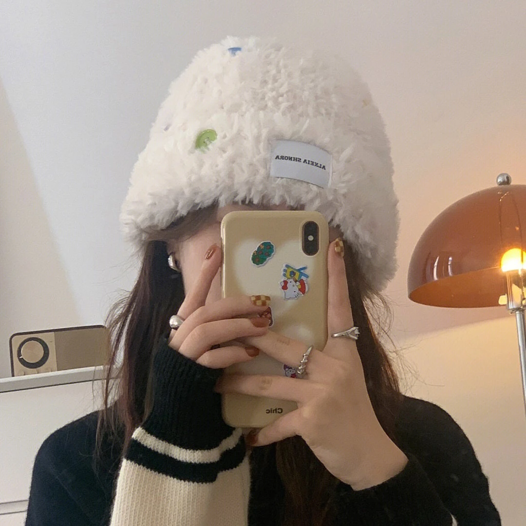 冬季贴标彩色纽扣毛绒渔夫帽加厚显脸小保暖护耳针织帽子绒帽ins
