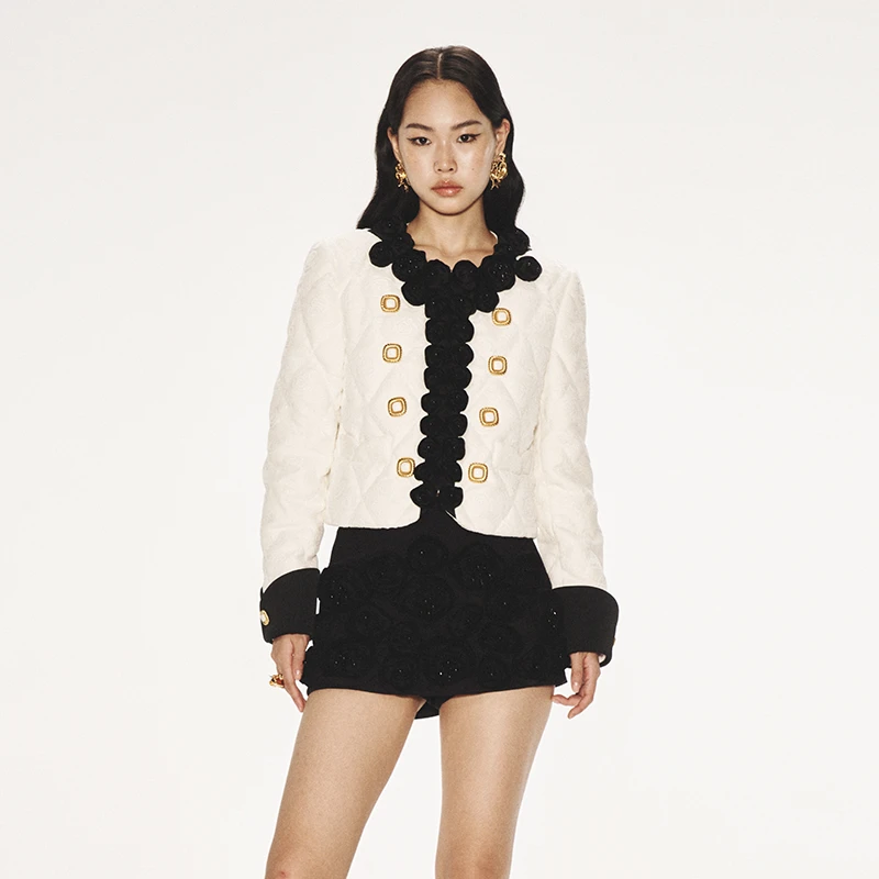 LE FAME/拉飞姆冬季简约玫瑰花盘绣黑白撞色羽绒服