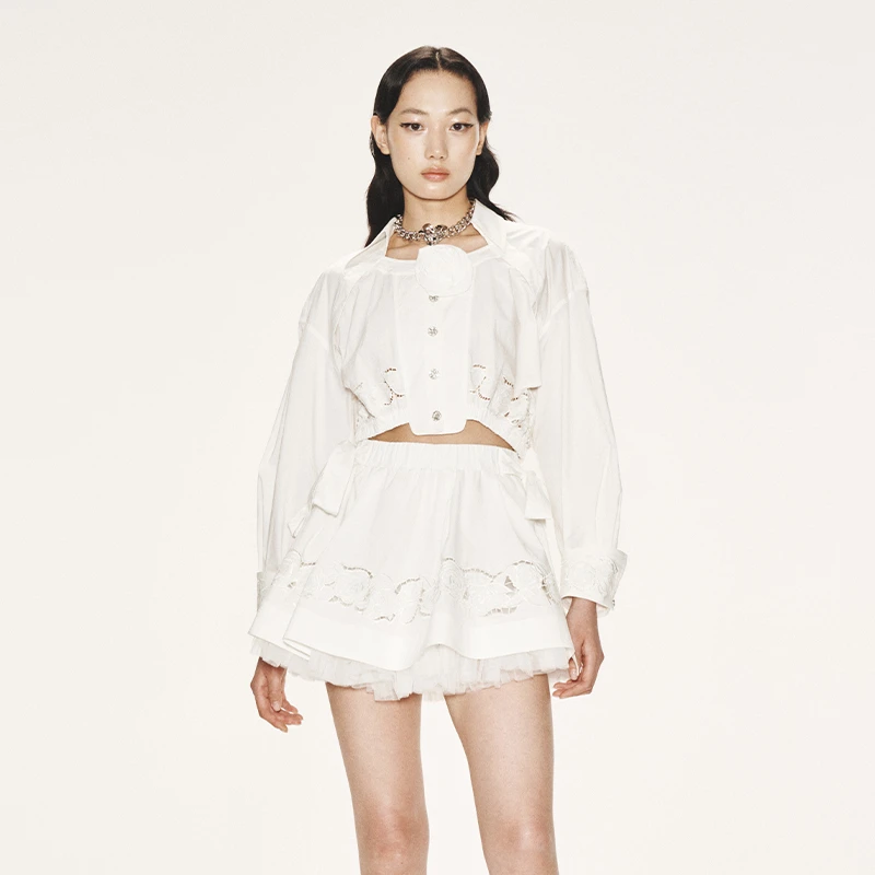 LE FAME/拉飞姆秋季摩登复古衬衣料镂空珠片绣花短上衣