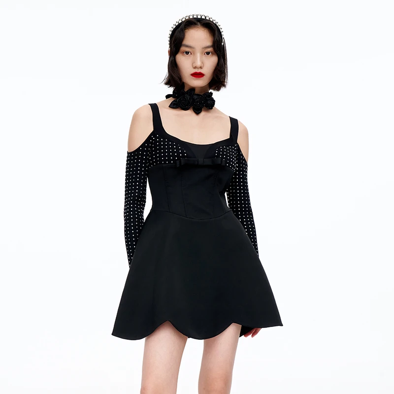 LE FAME/拉飞姆秋季烫钻少女一字肩毛织拼缎面连衣裙