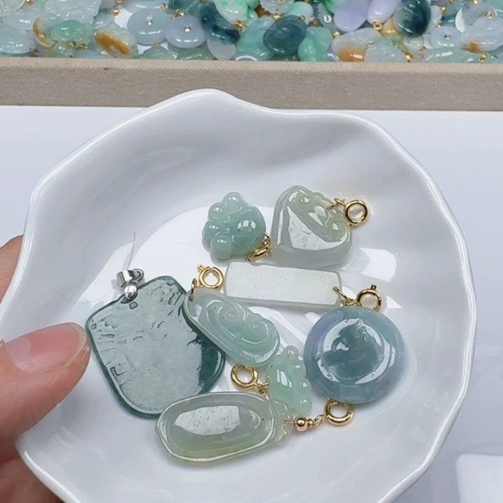 翡翠颈饰未镶嵌翡翠