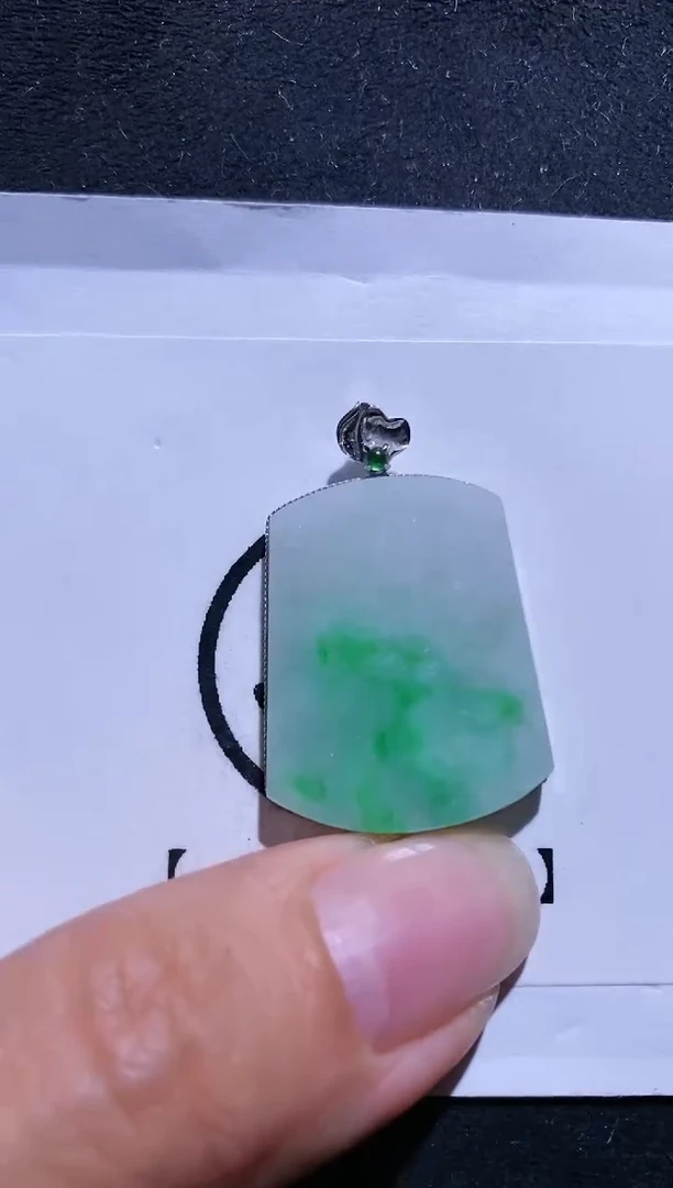 【闪购商品】翡翠吊坠(不含链)18K金镶嵌翡翠