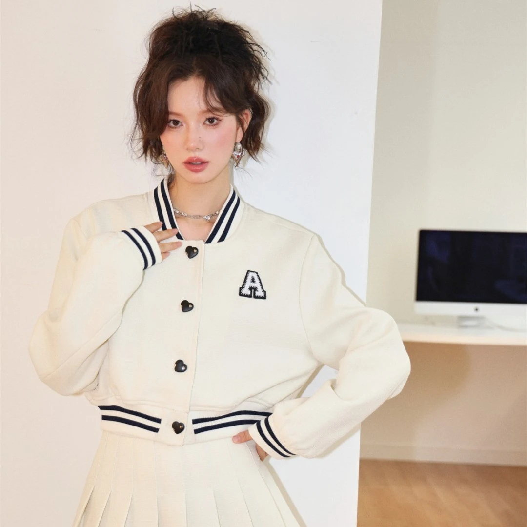 AsGony 新款美式学院A字标肌理感短款小香风球服外套
