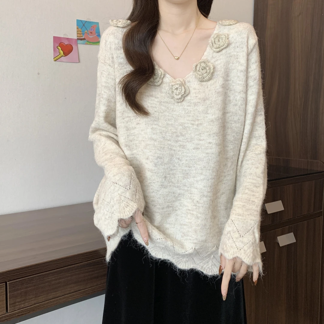 法式杏色韦雪同款山茶花V领毛衣女款2024款网红款秋冬宽松针织衫