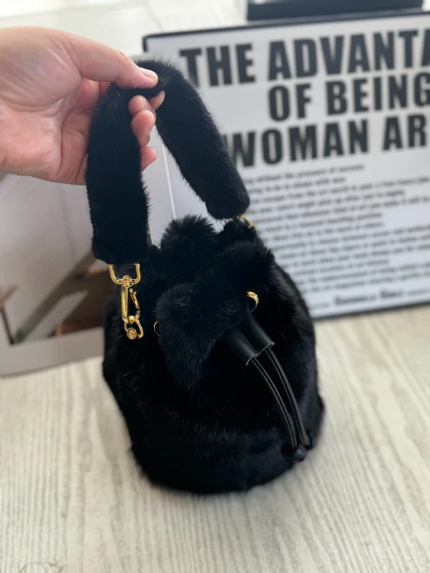 进口水貂毛福袋包秋冬抽绳单肩包百搭束口手拎包高质感甜美水桶包