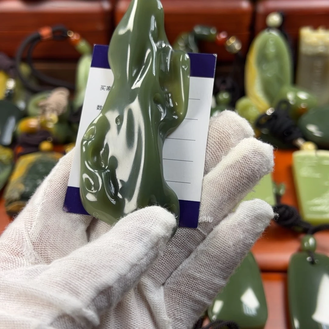 岫岩老玉（透闪石质玉）颈饰未镶嵌J****r