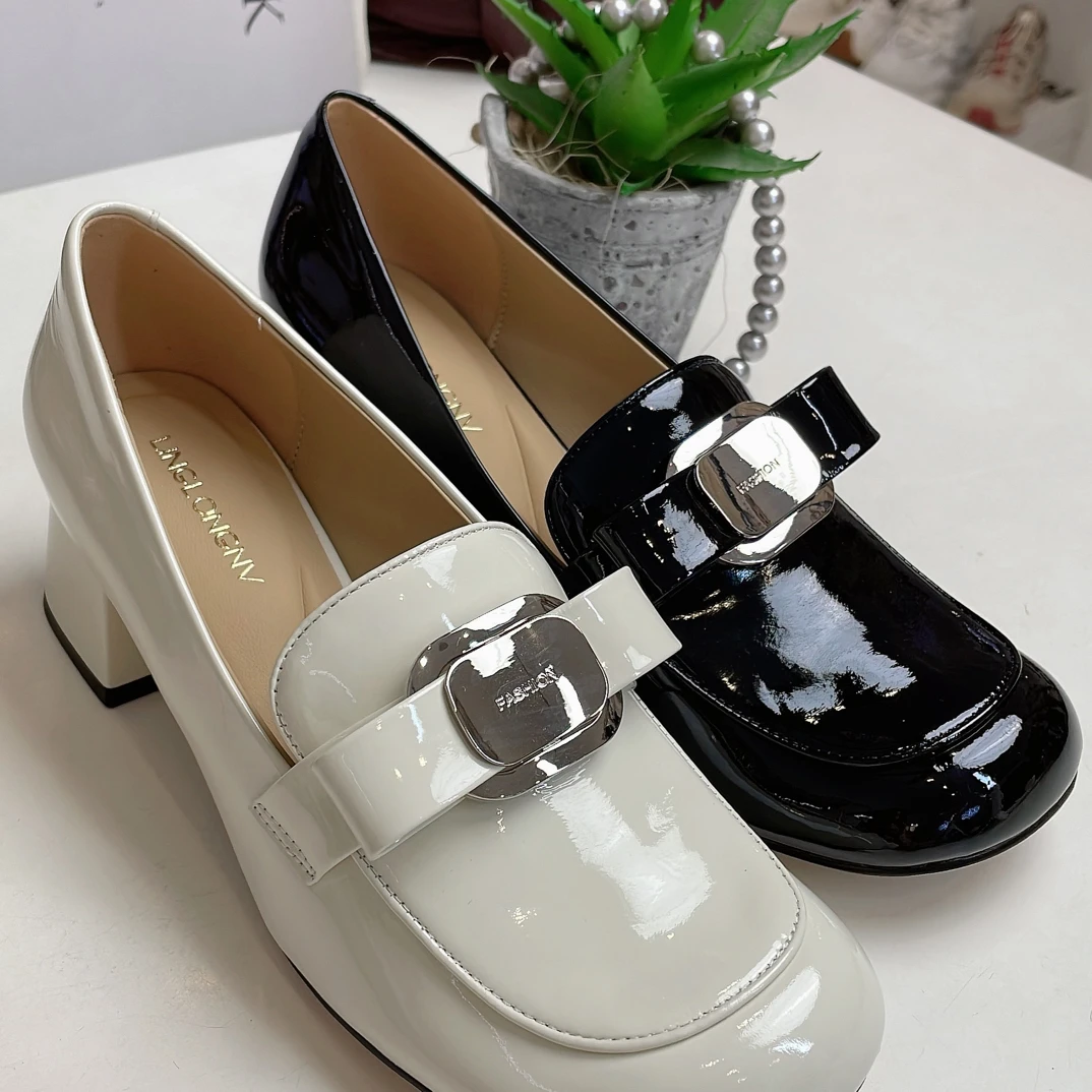 2024LLN新款漆皮蝴蝶结圆头舒服休闲中跟乐福鞋