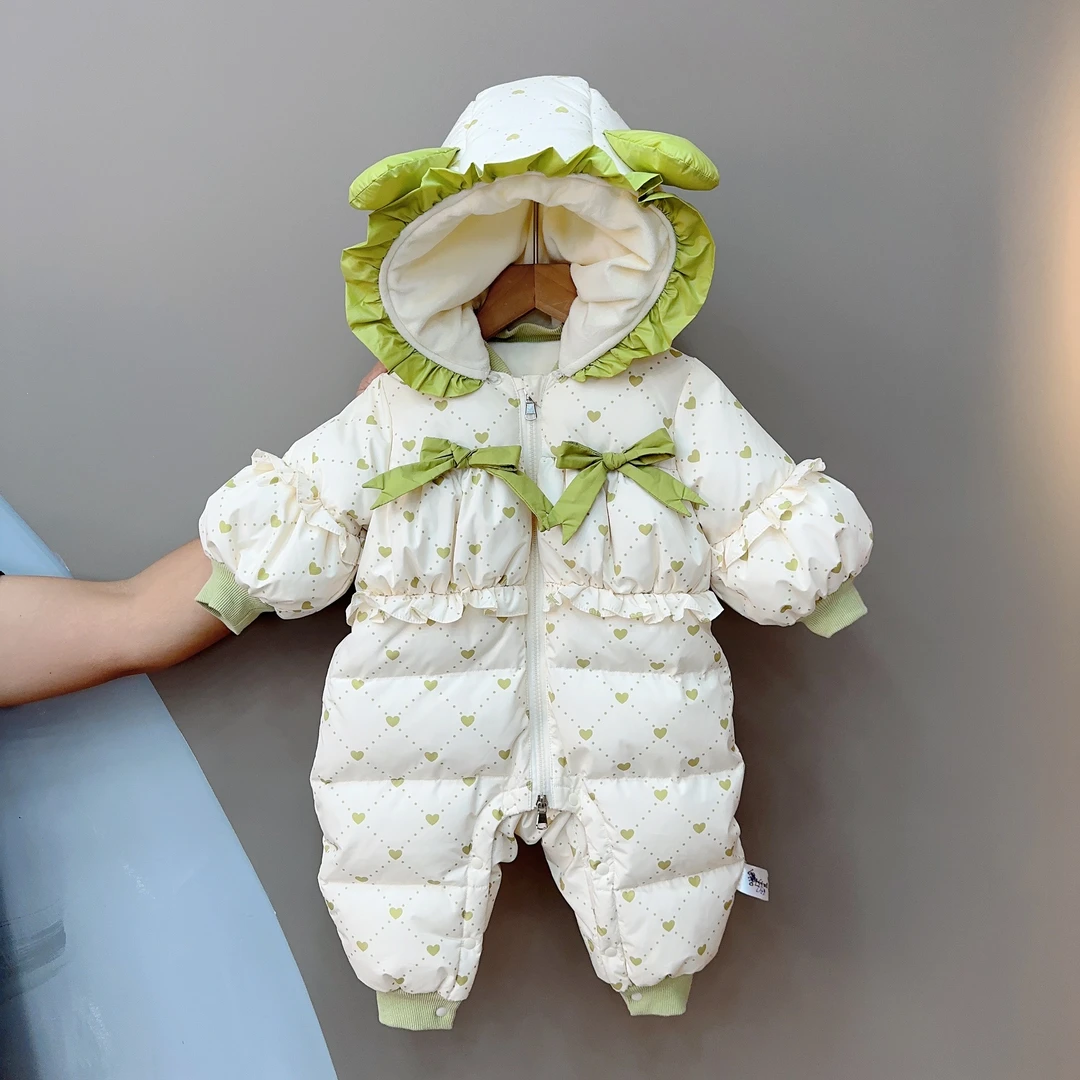 婴儿衣服冬装羽绒服连体衣加厚加绒重工宫廷风满印爱心宝宝6917