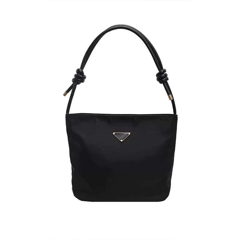 轻奢新款女斜跨包时尚百搭简约单肩通勤休闲经典小众中号女士肩包