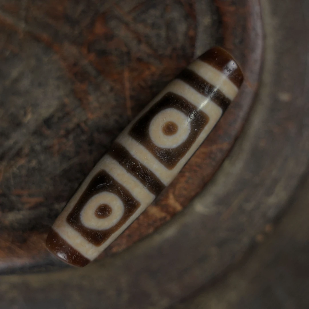 上肯早期老超爆红砂地门四眼玛瑙47*12