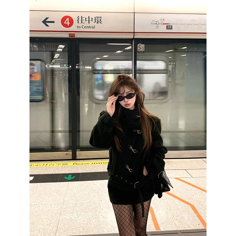 千金缔造者 黑色毛呢加厚立领短外套半身短裙小个子套装