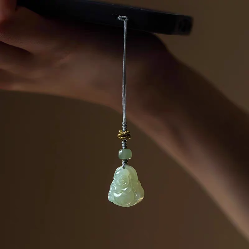 天然和田玉弥勒佛手机链挂饰女玉坠手机挂绳精致u盘包挂钥匙挂件。