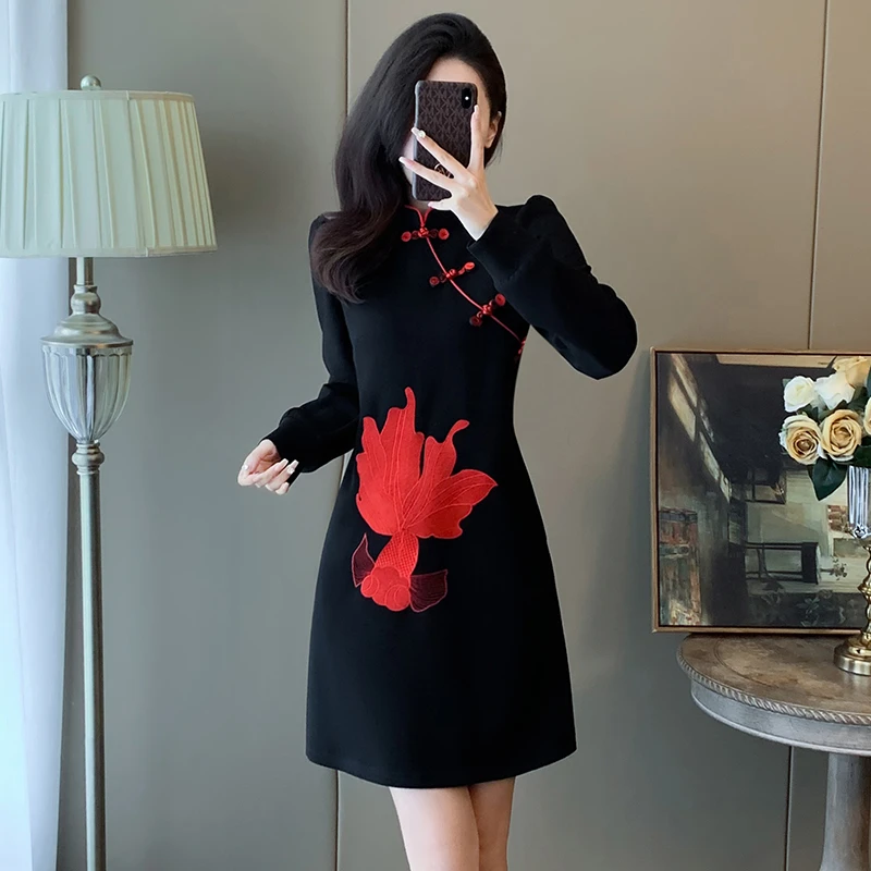 高端精致连衣裙女春秋2024年新款时髦爆款新中式国风刺绣裙子气质