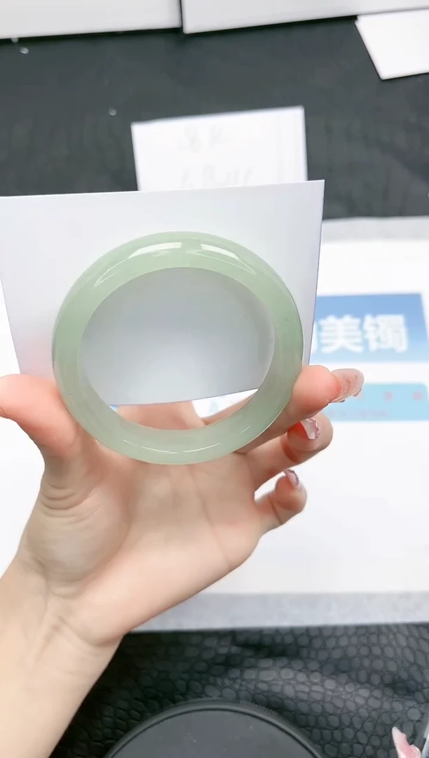 【闪购商品】石英质玉手镯未镶嵌53-56.5