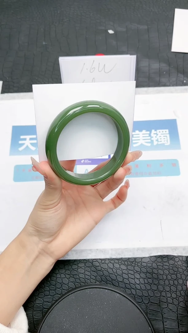 【闪购商品】石英质玉手镯未镶嵌135-61
