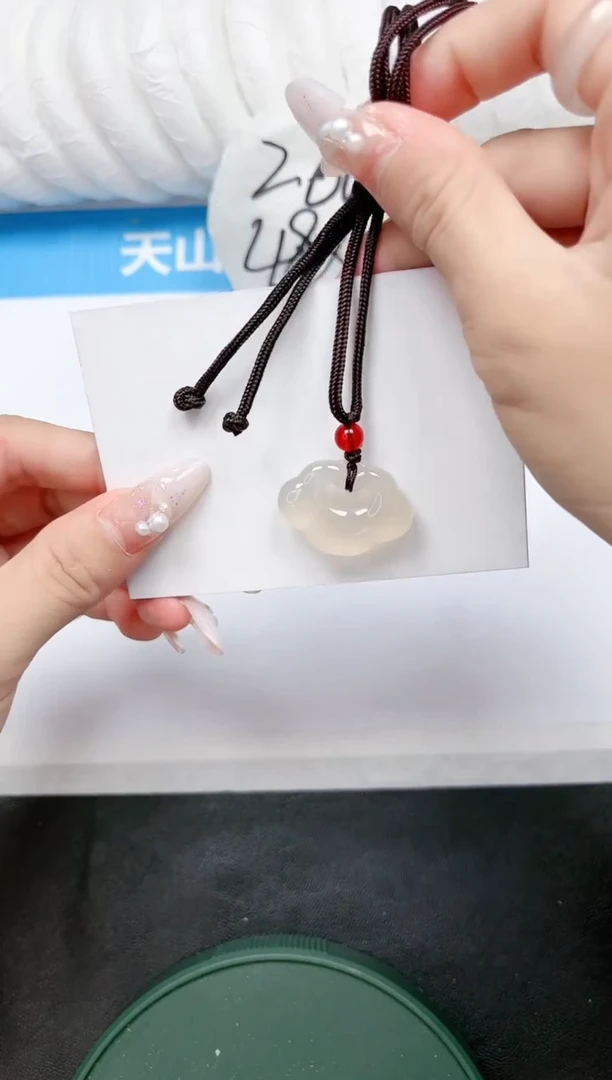 【闪购商品】石英质玉手镯未镶嵌555