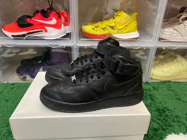 捡漏42码/af1黑武士休闲鞋/公价672/右脚绑带破损