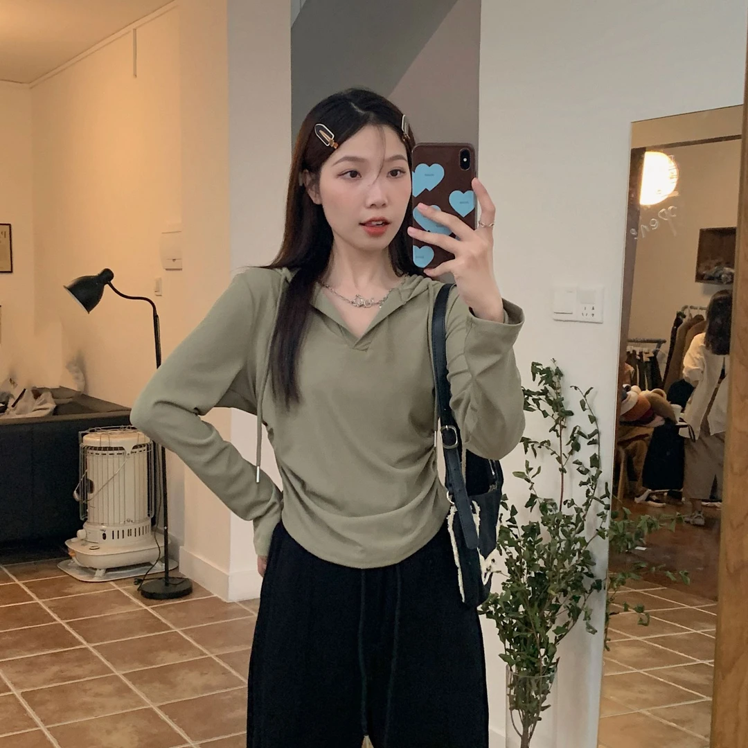 大码纯欲连帽打底衫女秋季内搭显瘦修身短款T恤褶皱收腰辣妹上衣