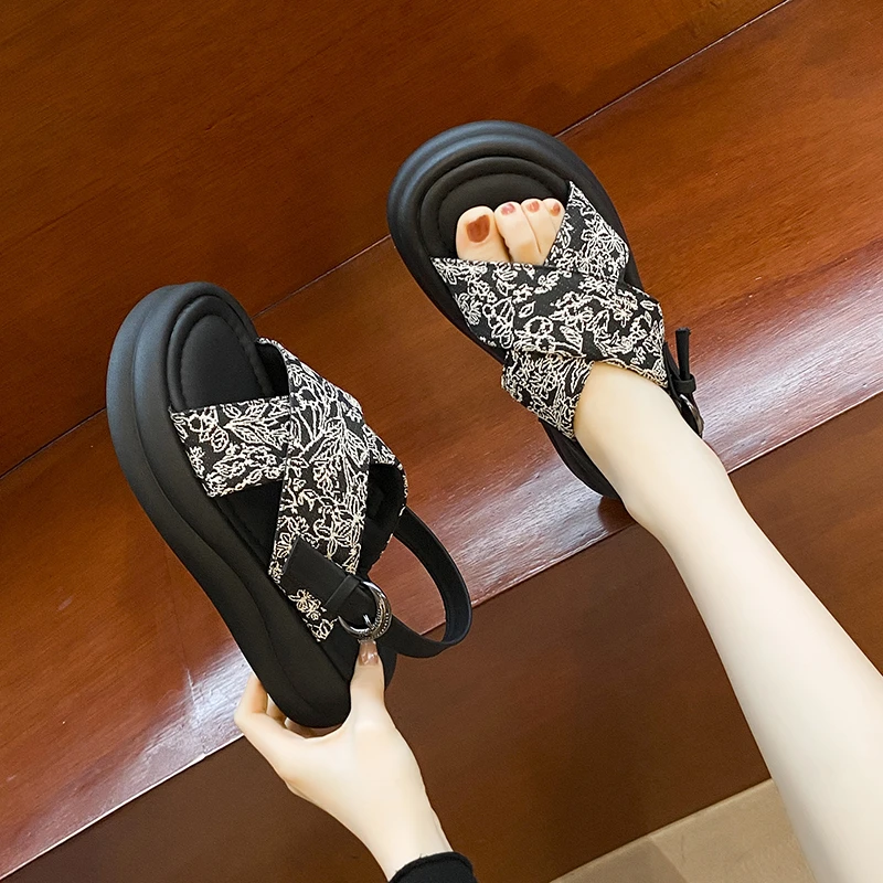 厚底交叉罗马凉鞋女夏季外穿时尚2024新款百搭运动休闲沙滩凉拖鞋