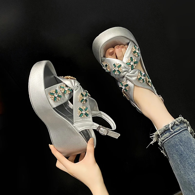 网红软底坡跟凉鞋女时尚水钻2024新款夏季外穿百搭休闲罗马高跟鞋