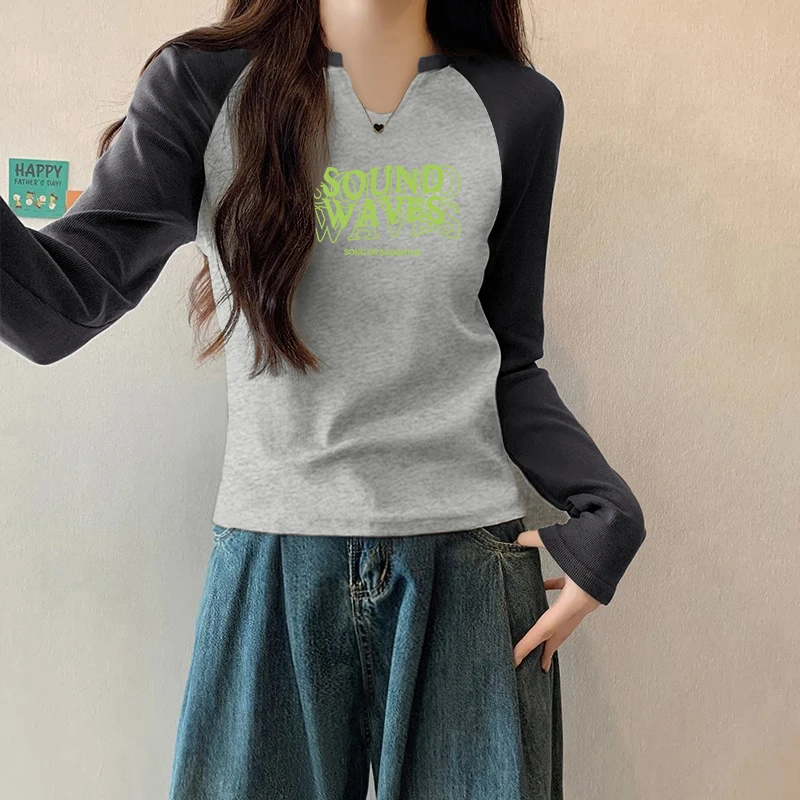 设计感小众V领长袖T恤女士秋冬纯欲风辣妹修身显瘦印花打底衫内搭