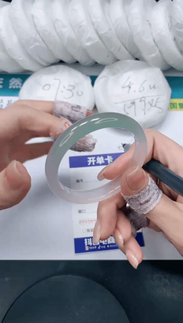 【闪购商品】石英质玉手镯未镶嵌249/52.7