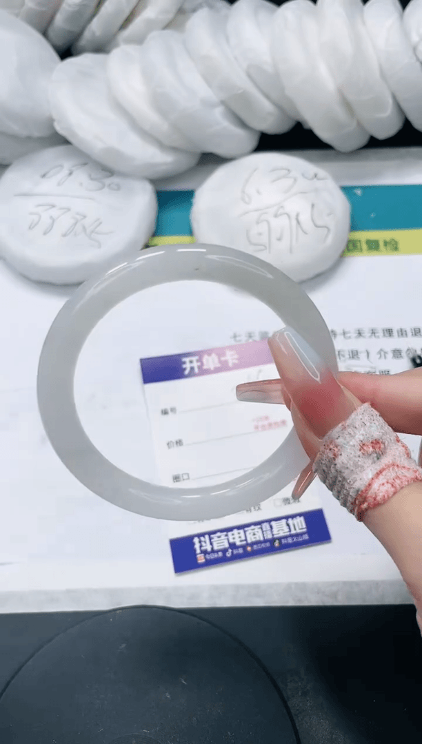 【闪购商品】石英质玉手镯未镶嵌346/60.2