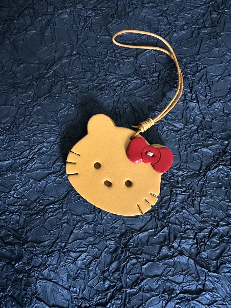 手工凯蒂猫牛皮挂件