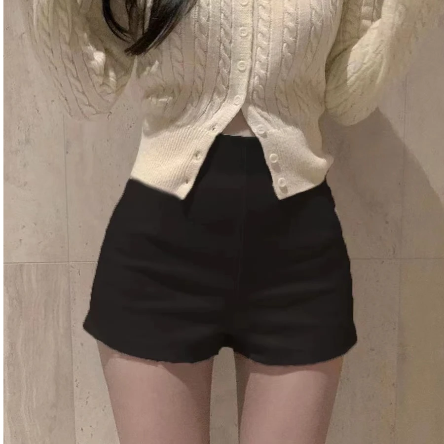 大码百搭修身薄款黑色高腰短裤