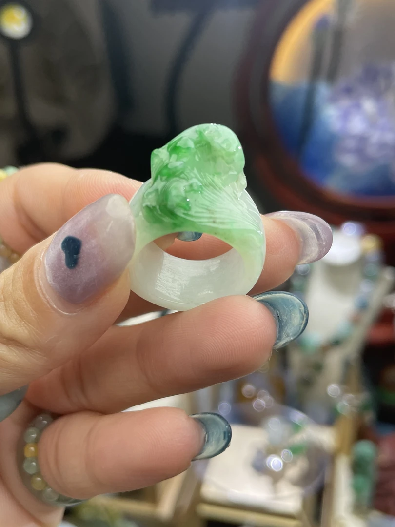 慎拍翡翠特色浪花戒指漏价