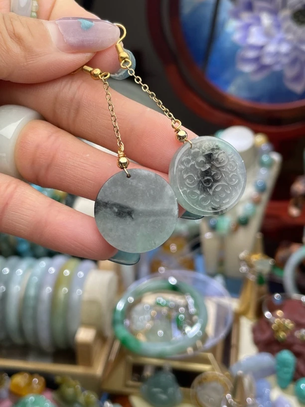 慎拍翡翠特色飘花耳坠漏价亏出不退换