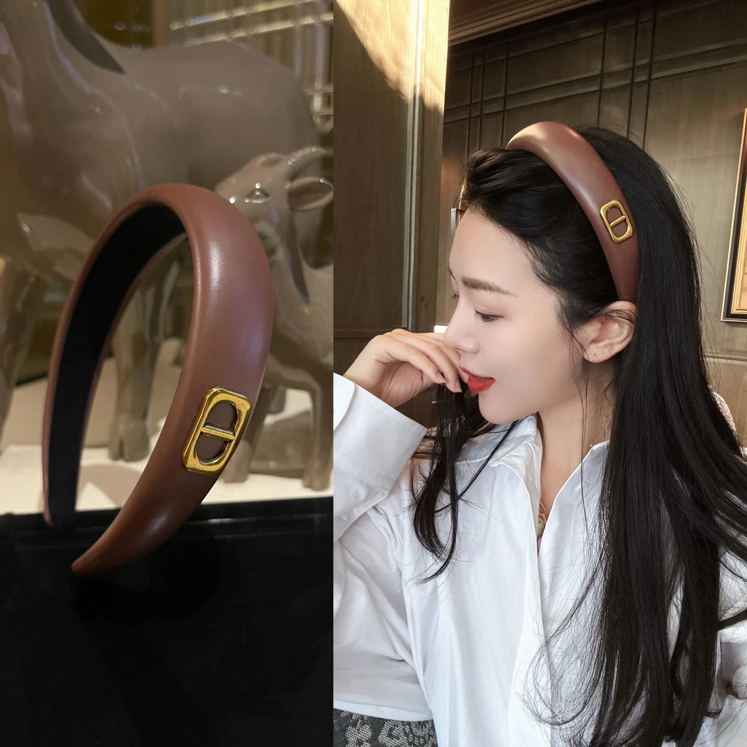 杨杨babytime 琥珀流光 奢品猪鼻子字母巧克力棕皮质发箍高颅顶潮