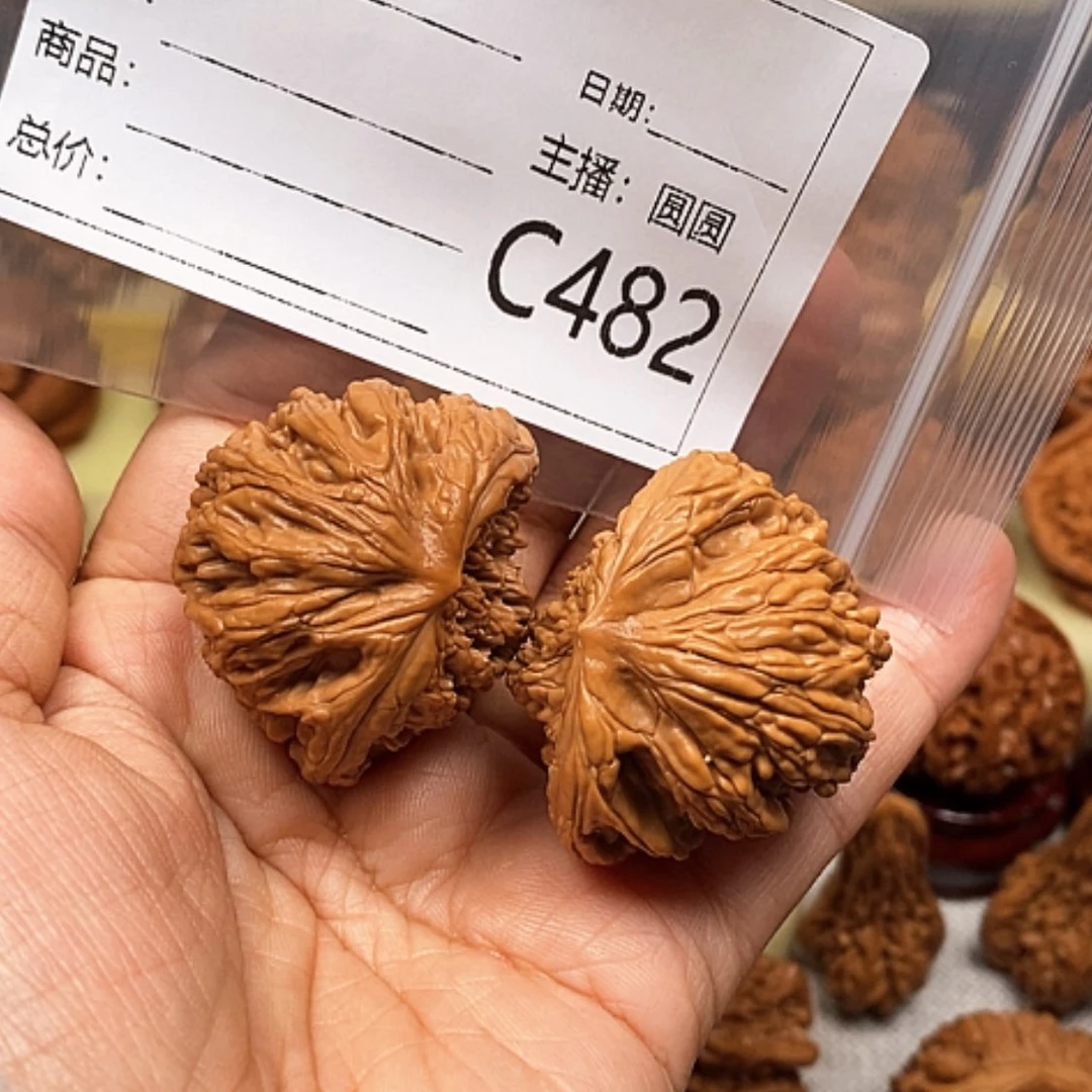【闪购商品】文玩核桃把件沧**水