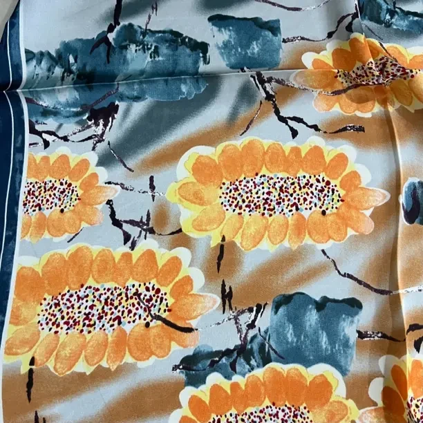 面包树方巾时尚百搭