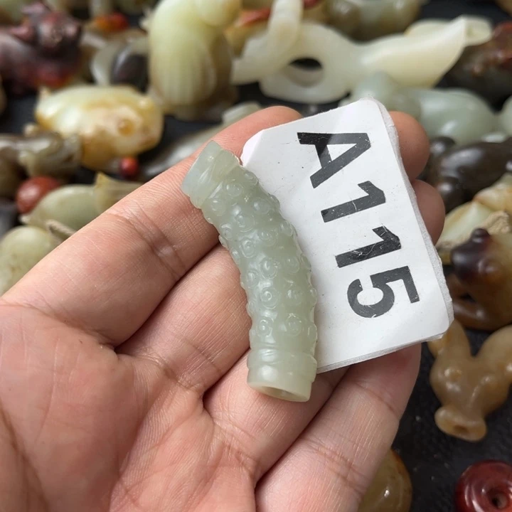 和田玉颈饰未镶嵌言*