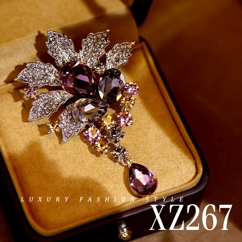 铜合金合成锆石胸针 高档轻奢重工奢华枫叶胸针搭大衣西装XZ267