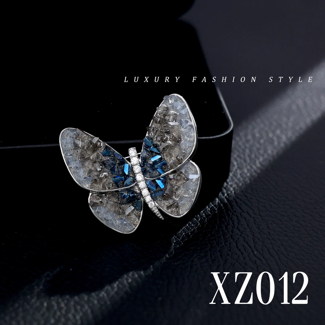 铜合金合成锆石胸针 高档气质轻奢少女简约蓝蝴蝶胸针搭西装XZ012
