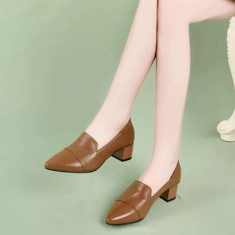 小皮鞋女中跟软皮软底妈妈鞋2025年新款真皮四季鞋春秋季粗跟单鞋