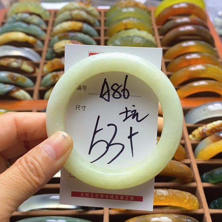 蛇纹石玉手镯未镶嵌