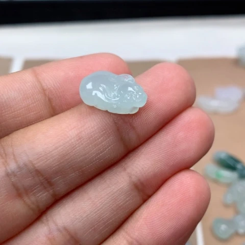 翡翠吊坠(不含链)未镶嵌赝