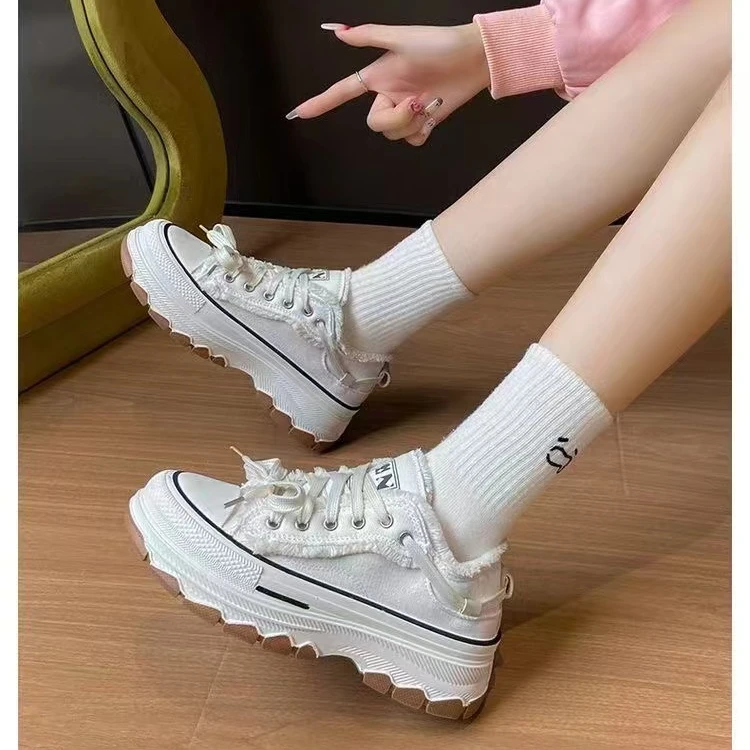 秋季大码大脚宽松休闲女鞋平板鞋