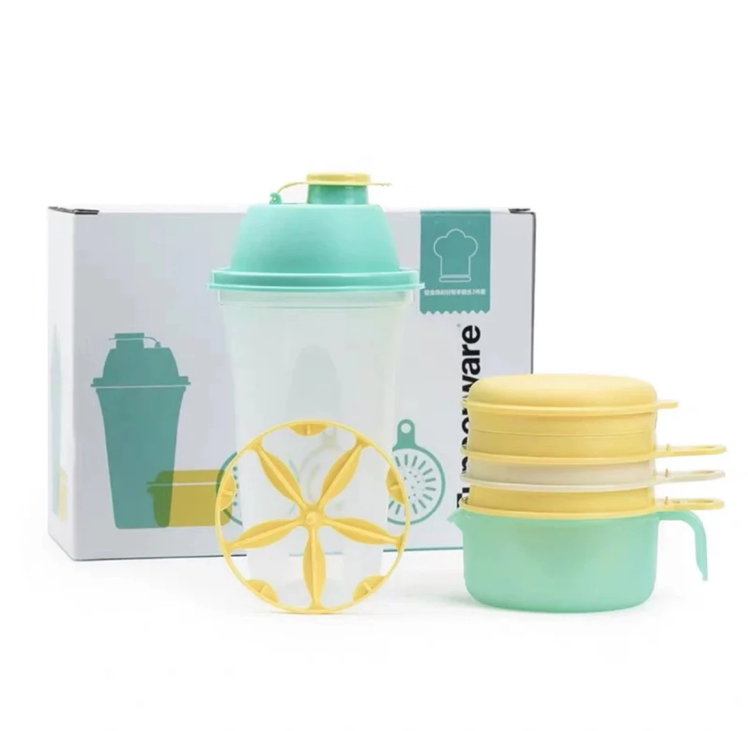 特百惠 焕彩好帮手 500ML摇摇杯 多巧备餐量杯奶昔杯餐具组合礼盒