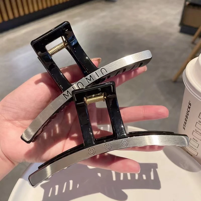 字母笑脸大抓夹13cm发夹高级感气质盘发鲨鱼夹发饰1954