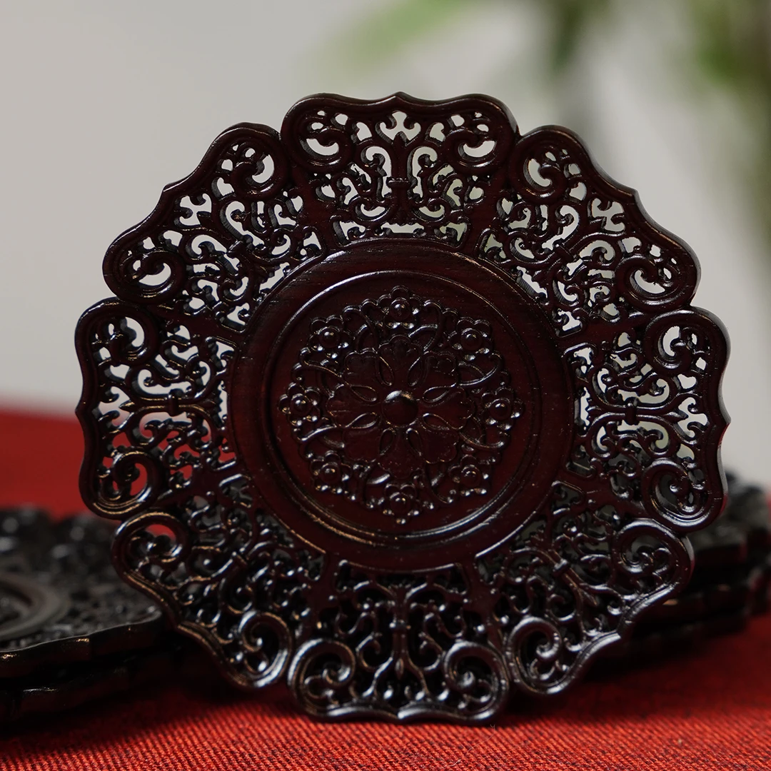 {故宫复刻款}紫光檀透雕西番莲缠枝纹杯垫