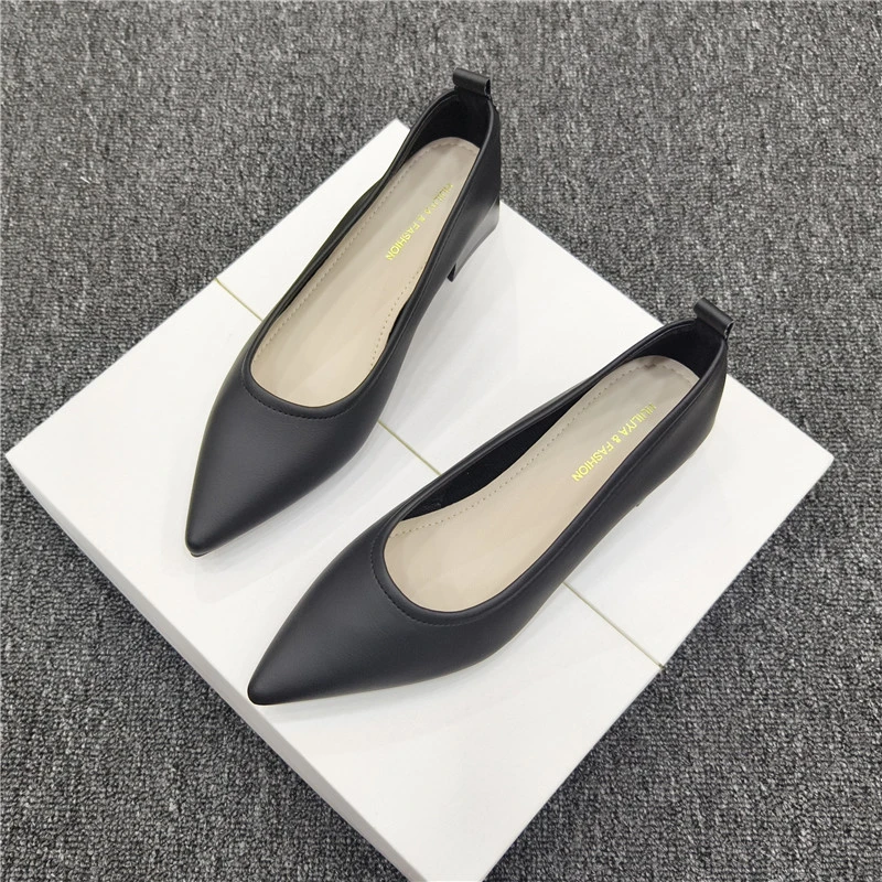 通勤单鞋女黑色2025年秋季粗跟尖头软皮职业工作鞋浅口低跟高跟鞋