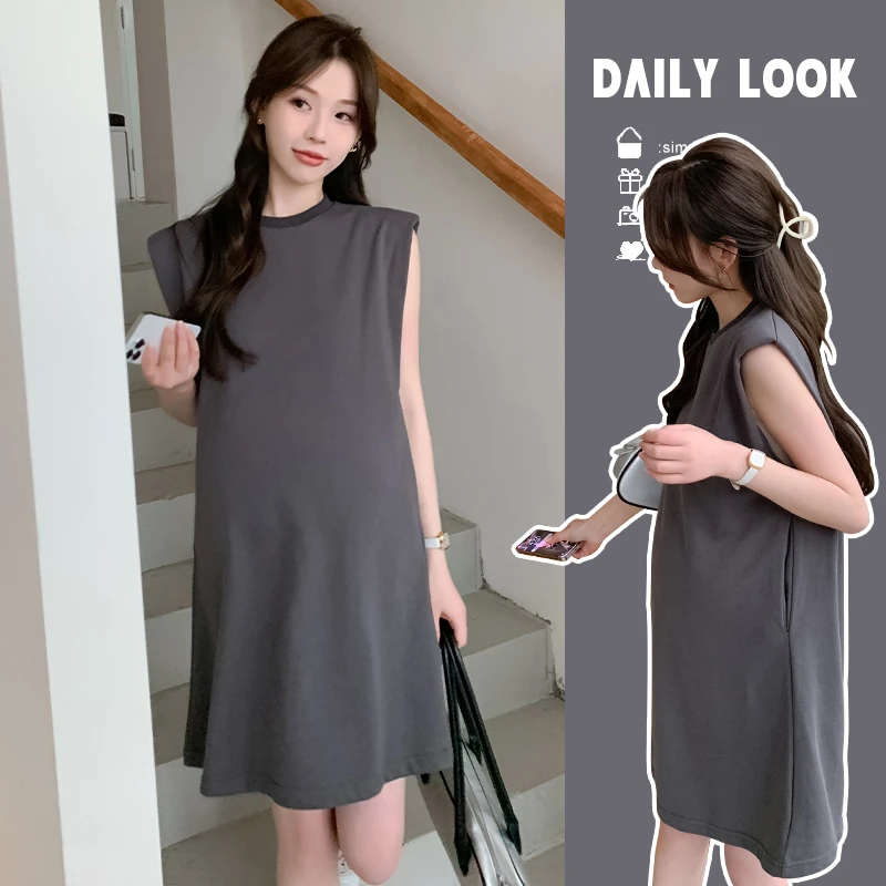 2025潮款孕妇套装孕晚期穿搭风高级感无袖垫肩针织孕妇连衣裙T恤